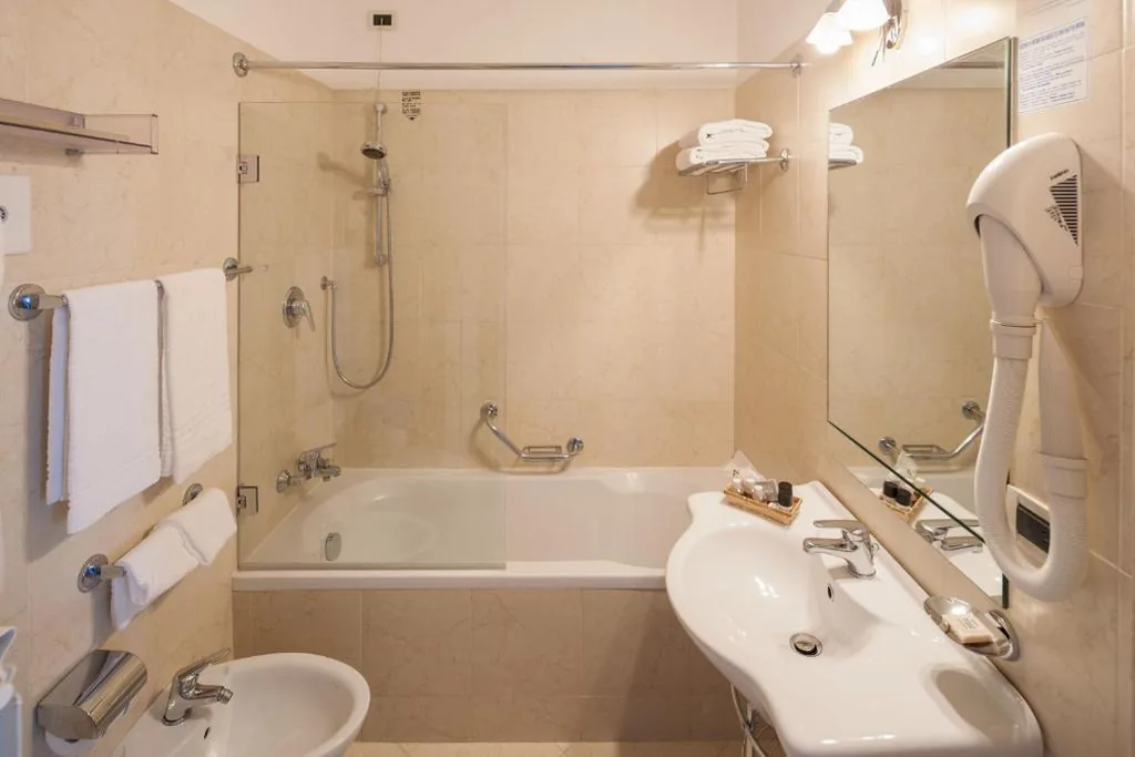 Camera Familiare con Vista Mare (4 Adulti) — Hotel Metropol