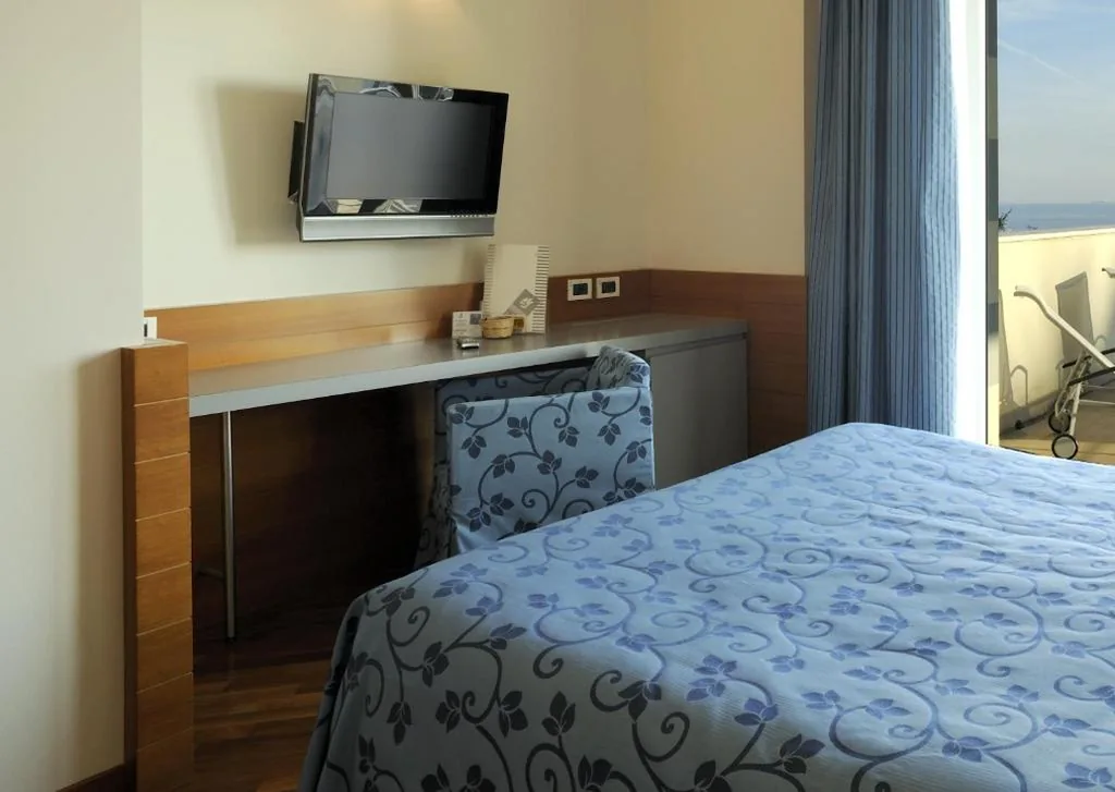 Camera Familiare con Vista Mare — Hotel Le Roi