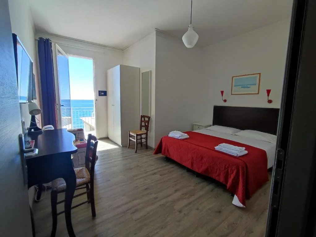 Family Room with Sea View — Hotel Tirreno