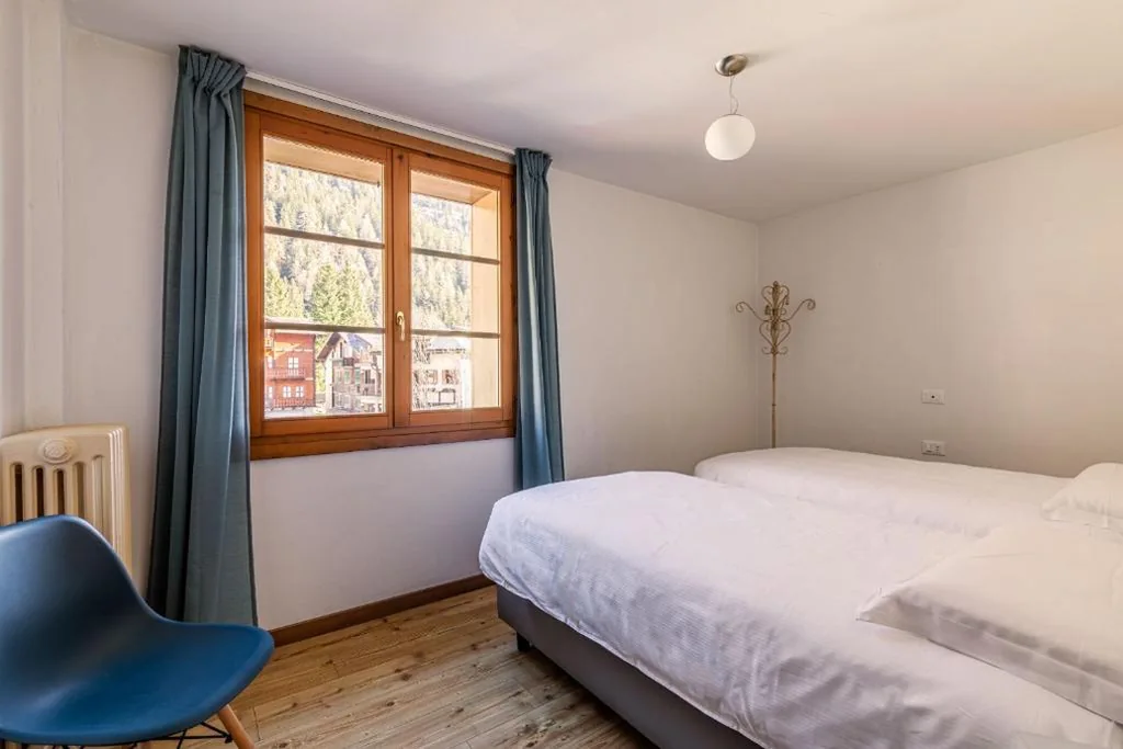 Camera Familiare con Vista Montagna — Hotel Dufour