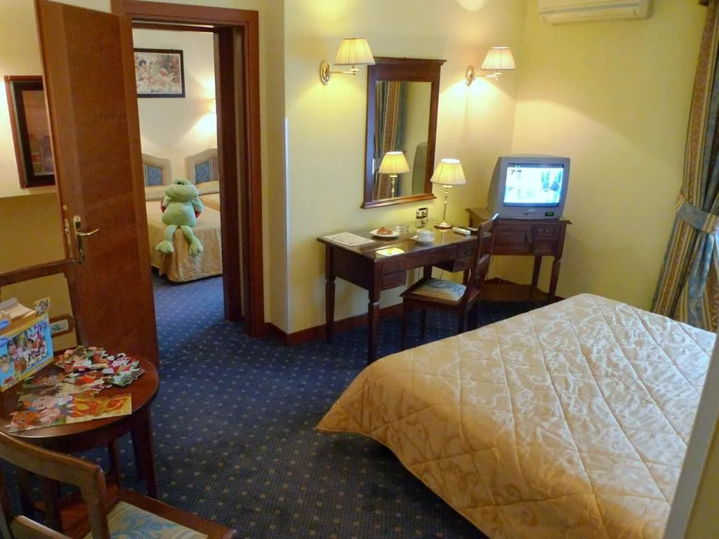 Camera Familiare con Vista Montagna — Hotel La Pace – Experience