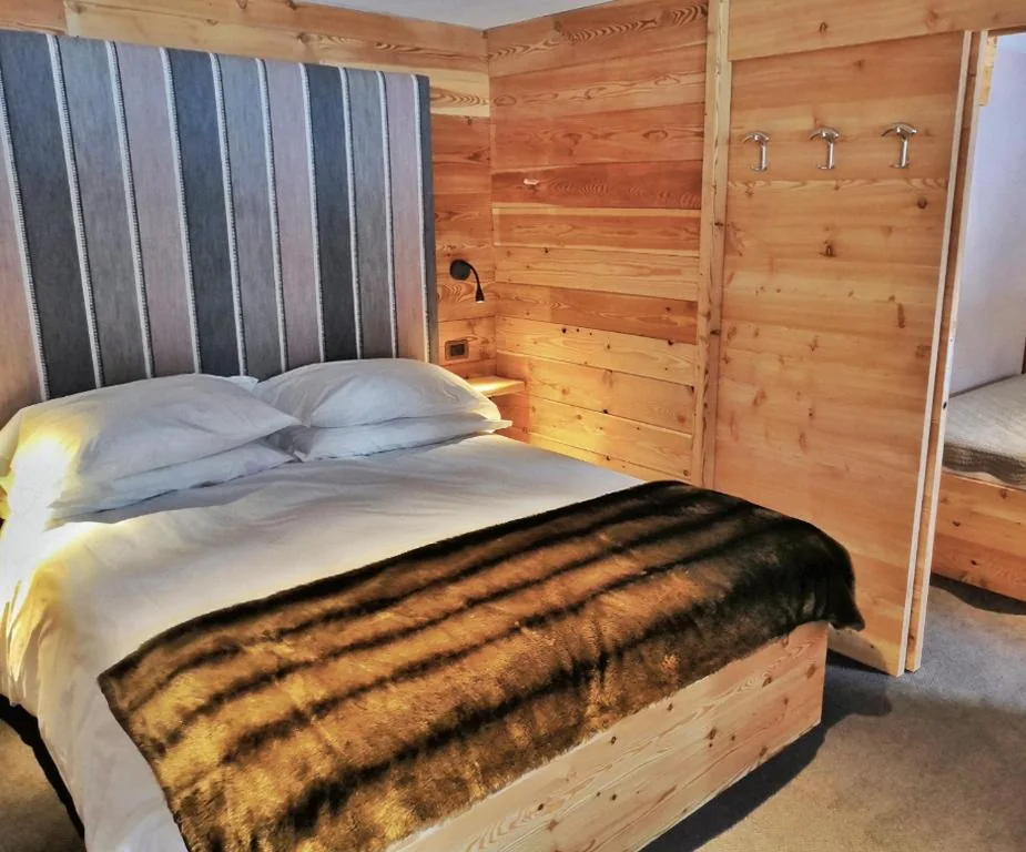 Camera Familiare con Vista Montagna — Orso Bianco Hotel & Chalet