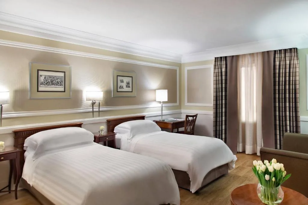 Camera Familiare Deluxe — Rome Marriott Grand Hotel Flora