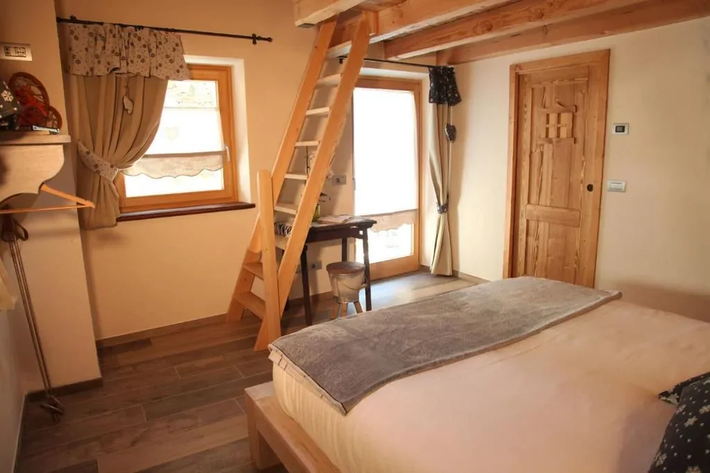 Camera Familiare Deluxe su 2 Livelli (2 Adulti + 1 Bambino) — Mi Casa Tu Casa
