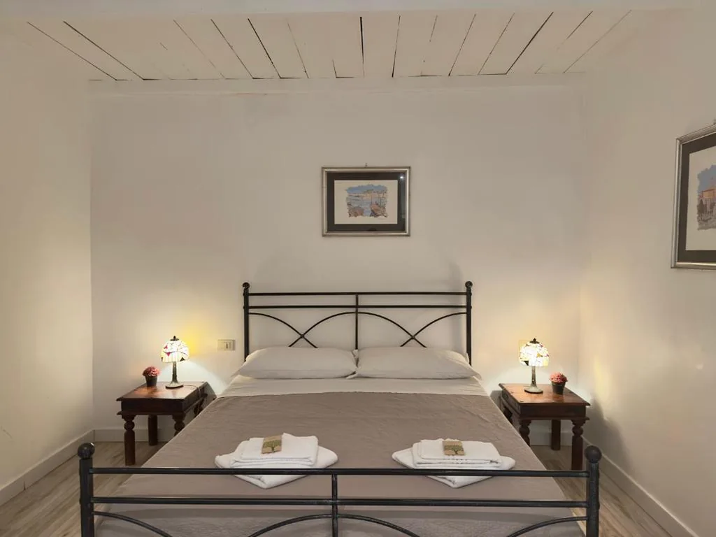 Family Room - Dependance — B&B Santi Quattro Al Colosseo