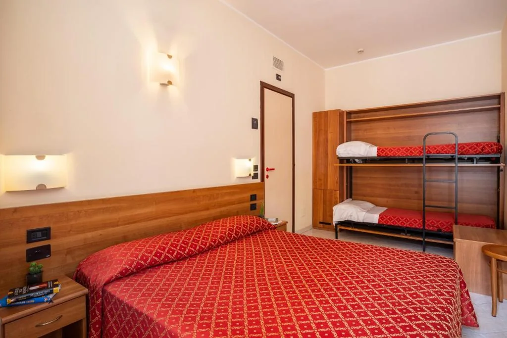 Family Room — Hotel Careni Villa Italia