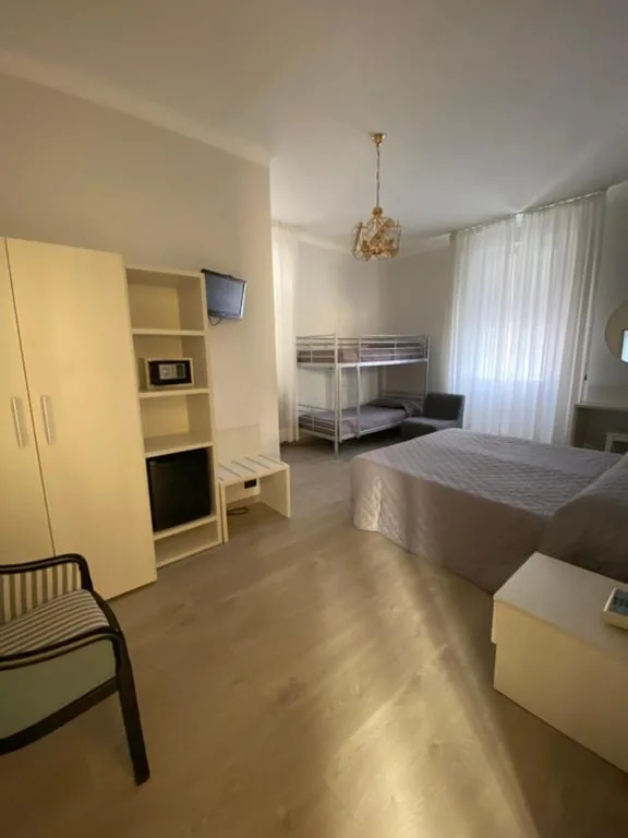 Camera Familiare — Hotel Fiorenza & Banksia Meublè
