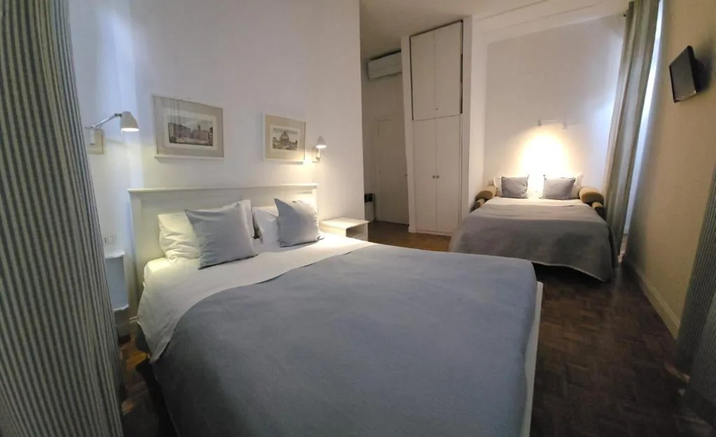 Camera Familiare — Residenza I Rioni Guesthouse