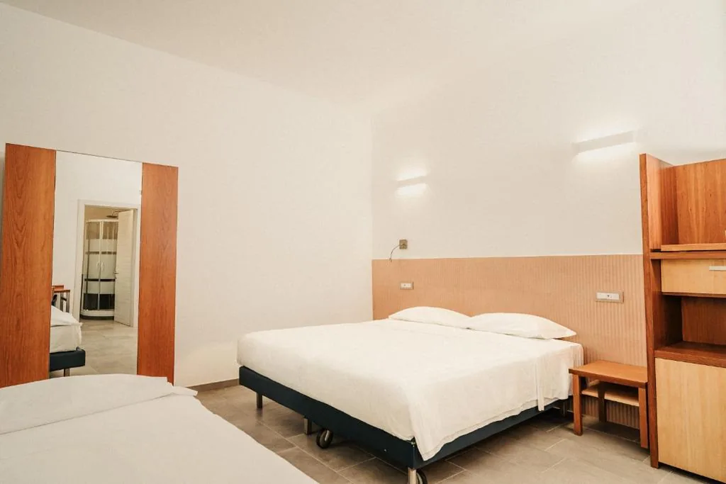 Camera Familiare Standard — Hotel Mediterraneo