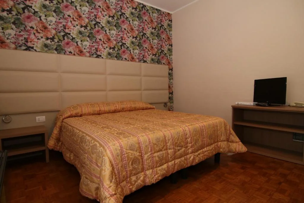 Camera Familiare Standard — hotel ristorante vittoria