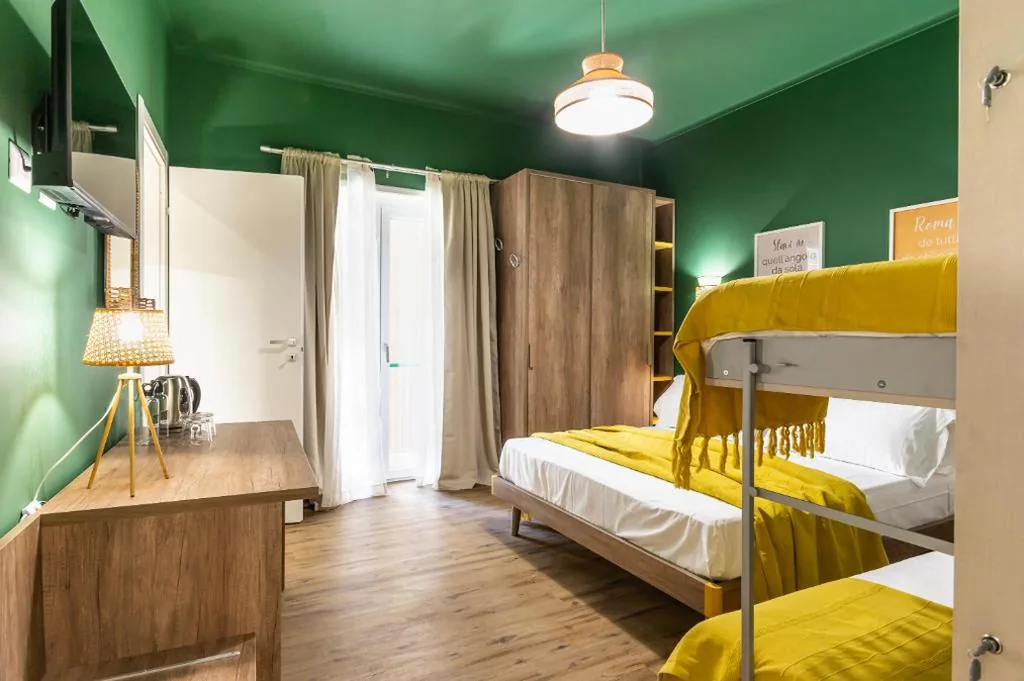 Camera Familiare Standard — Notte Ai Colli – Rooms & Kitchen