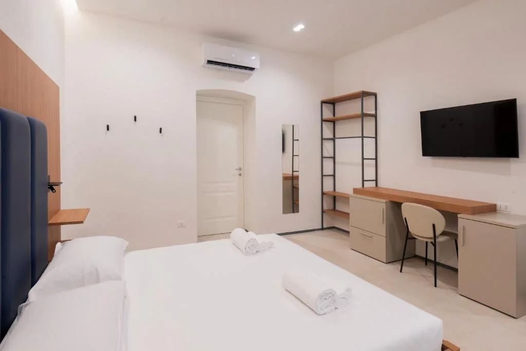 Camera Familiare Superior — Affittacamere Saint Bon 15 – 5 Terre Rooms and Suites