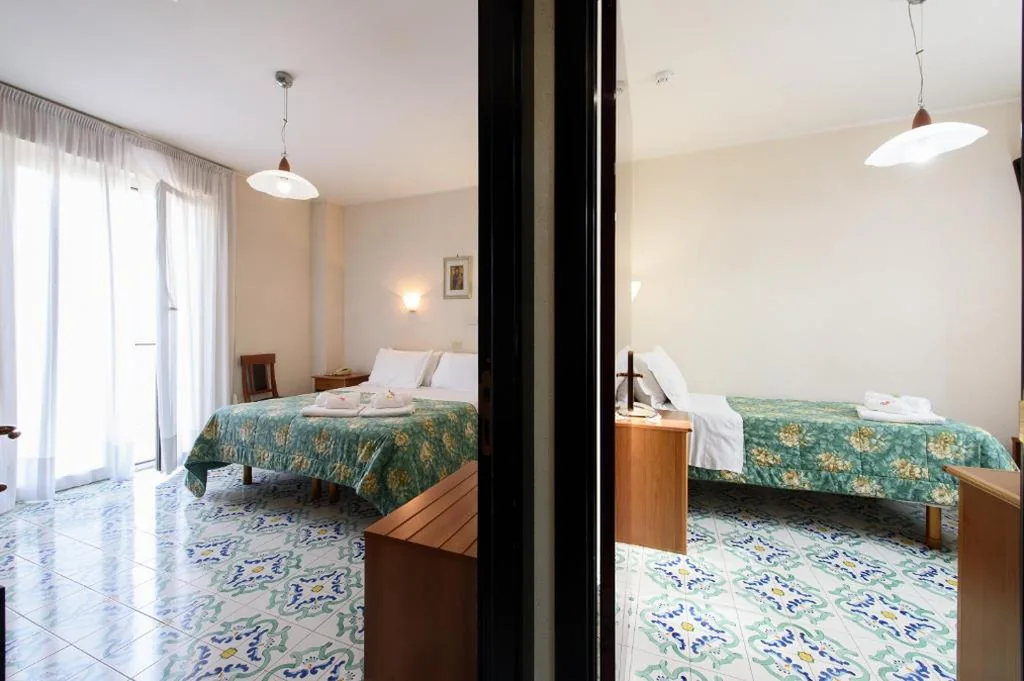 Camera Familiare Tripla — Hotel Casa Tra Noi