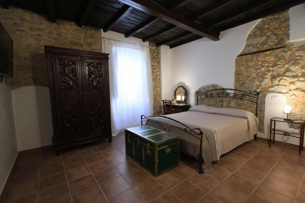 Camera King — camere Vico Galba 1