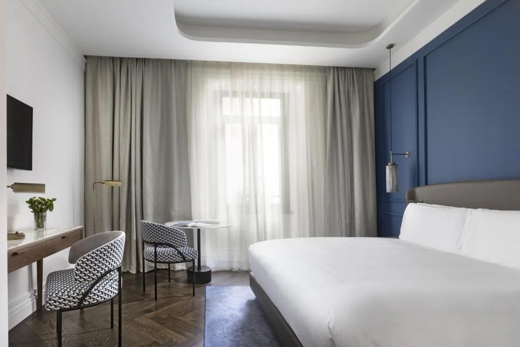 Camera King Classic con Accesso Disabili — InterContinental Rome Ambasciatori Palace by IHG
