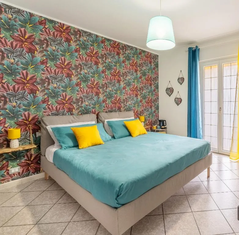 camera king con bagno privato e terrazza — Miu’ B&B , Ciampino , Villa con Piscina e Parcheggio Privato