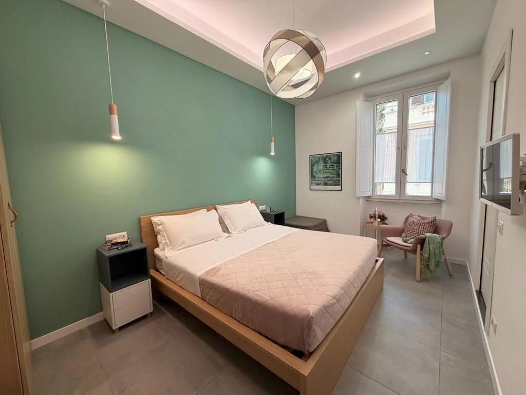 King Room with Private Bathroom — Veniero37 Guest House