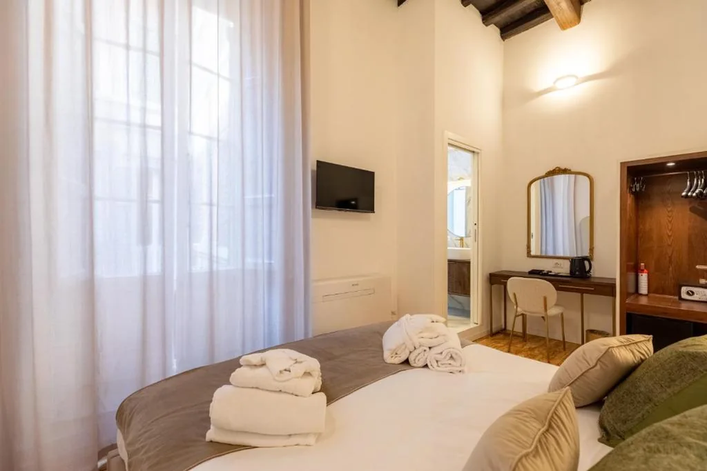 King Room with Balcony — Amelie Suite Trevi