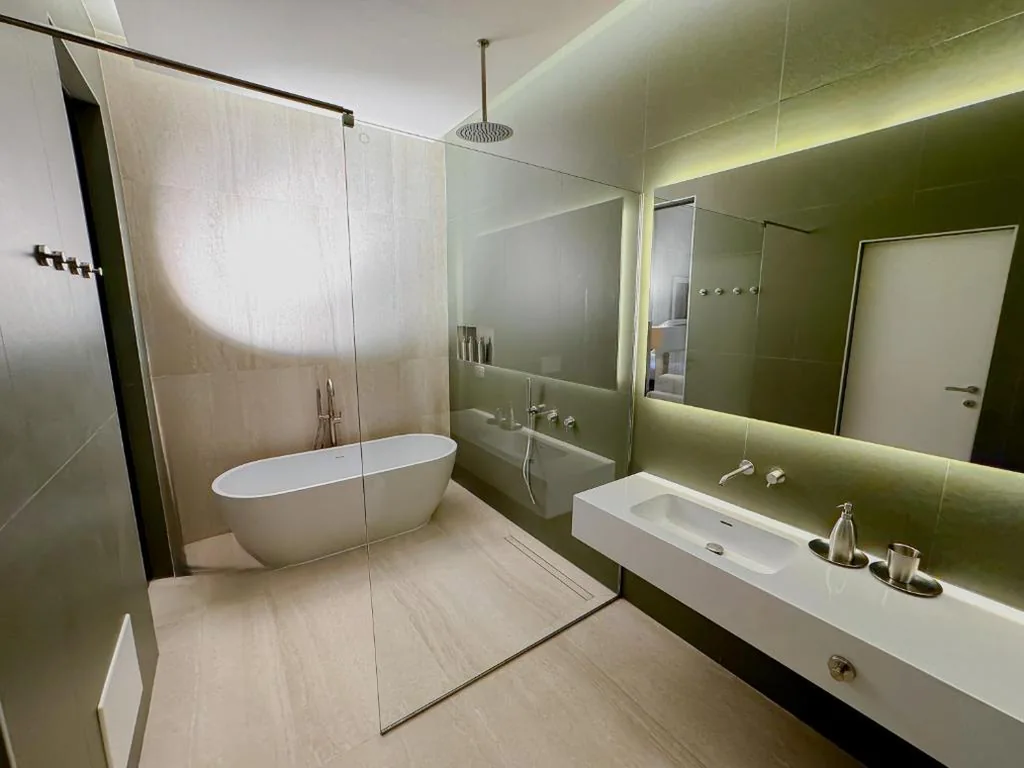 King Room with Balcony — Eternal Suites Rome