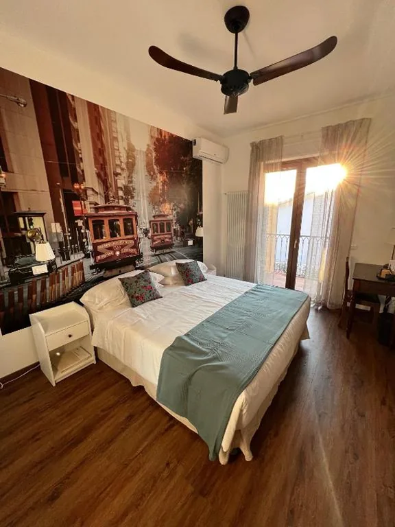 King Room with Balcony — Guest House Le Vagabonde