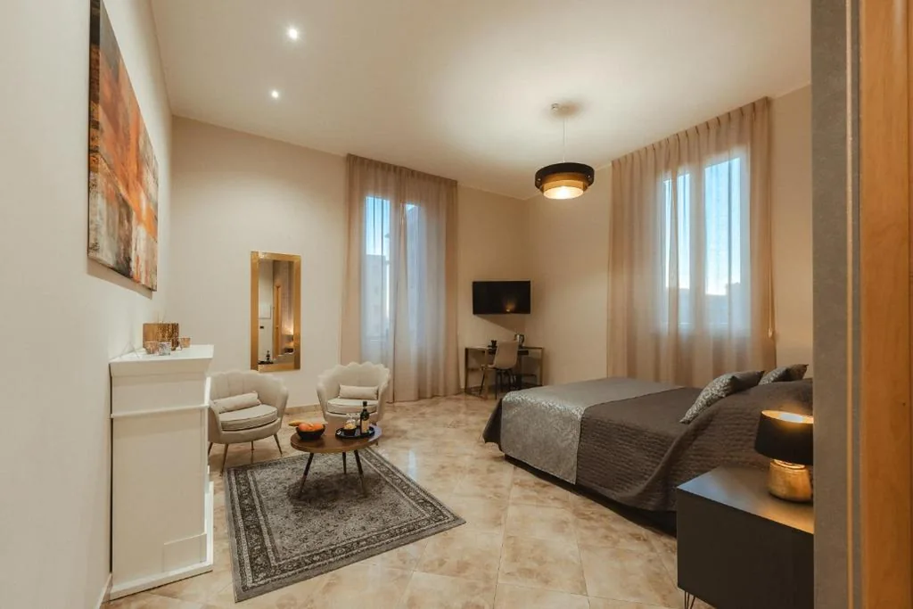 Camera King con Balcone — Lifestyle and Suites