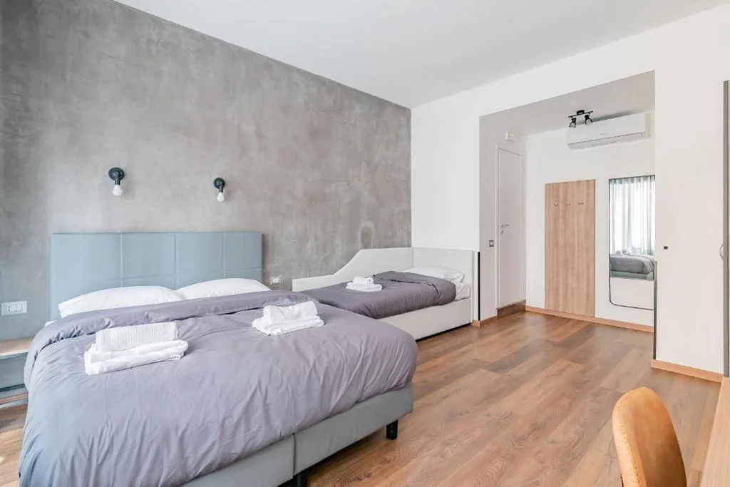 King Room with Balcony — Luciano Licia Guest House