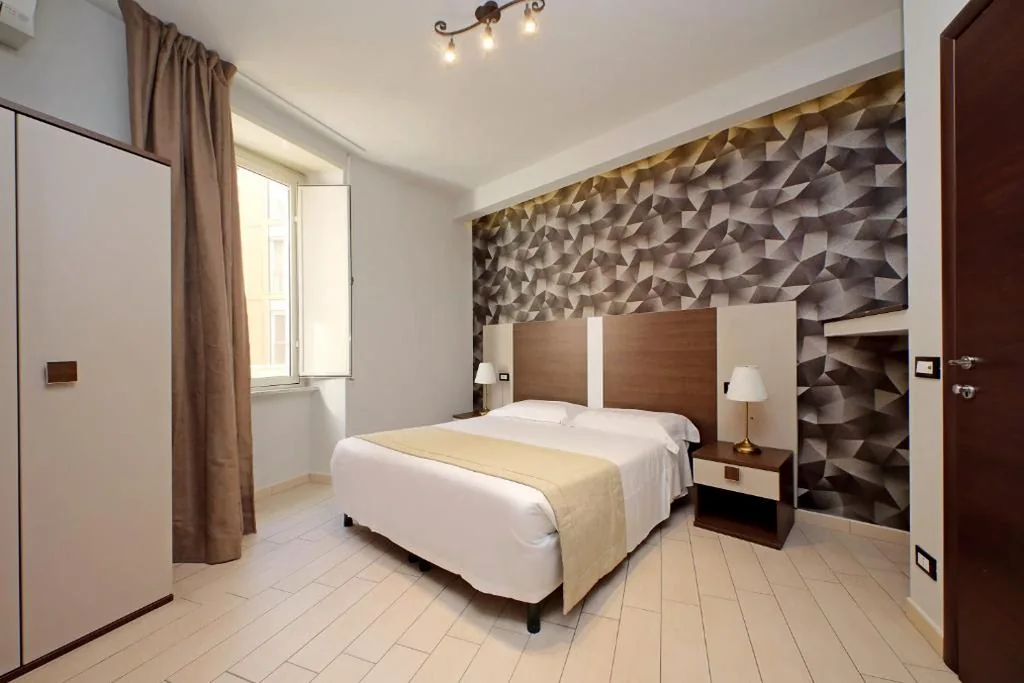 Camera King con Balcone — Roma Suite Centro