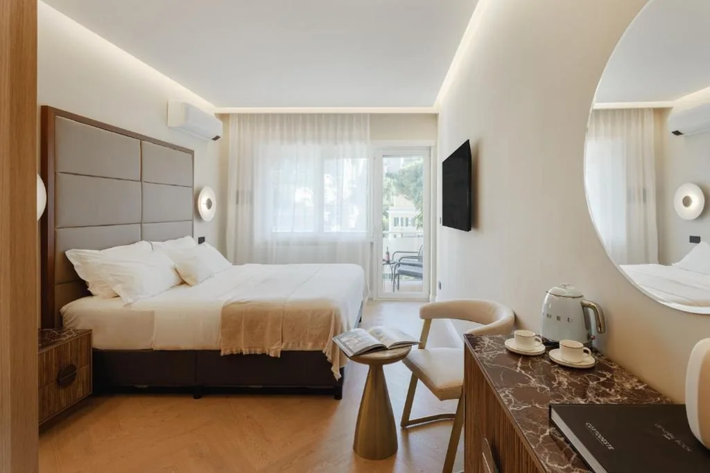 Camera King con Balcone — The Romex