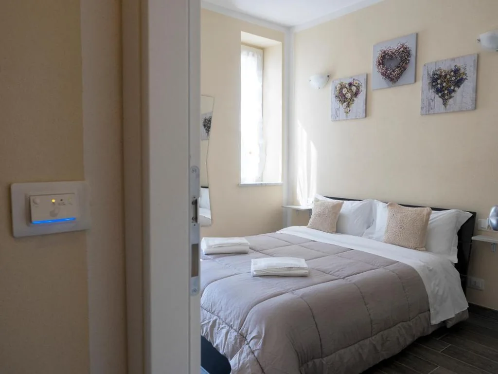 King Room with Balcony — Vicolocorto Affittacamere