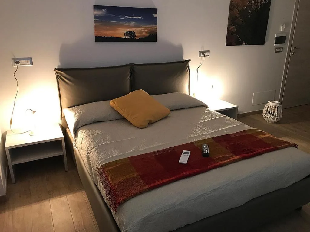 King Room with Wheelchair Accessible Shower - Accessible — Casa Soave B&B