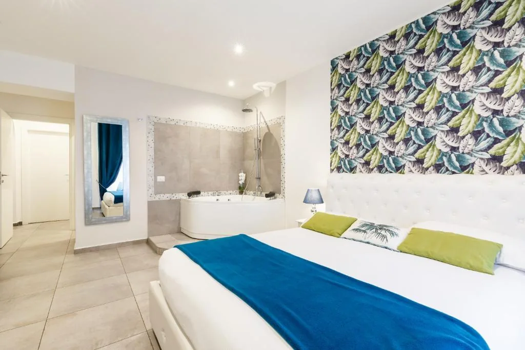 King Room with Hot Tub — Aeterna Rooms Collection GuestHouse