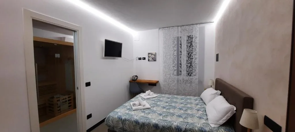 King Room with Hot Tub — Affittacamere Ambrosia