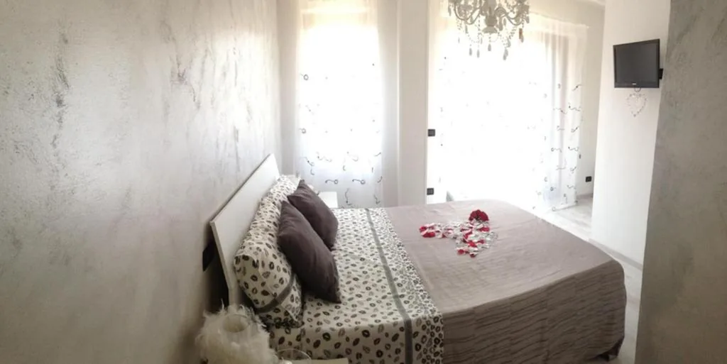 King Room with Hot Tub — B&B Oro Puro