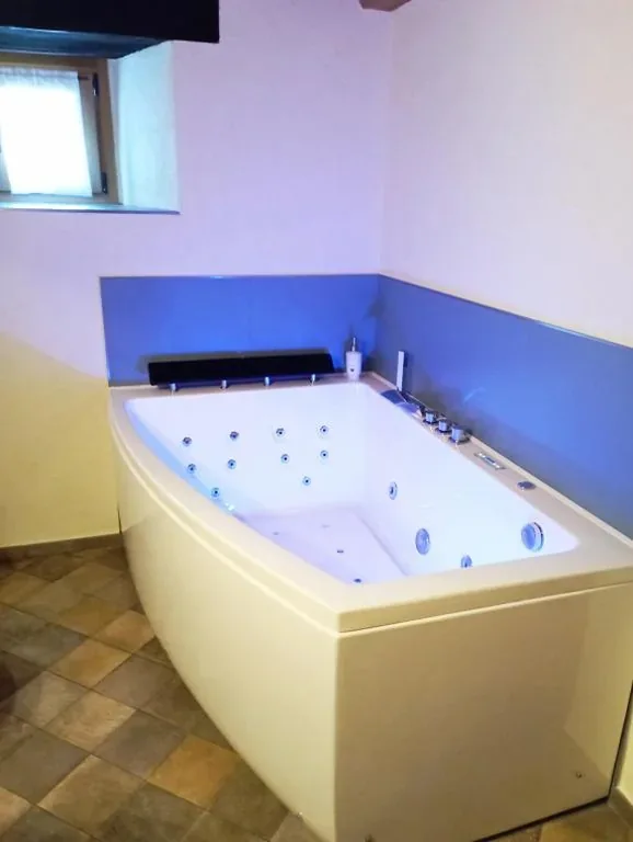 King Room with Whirlpool Bath — Chambres d’hôtes La Moraine Enchantée