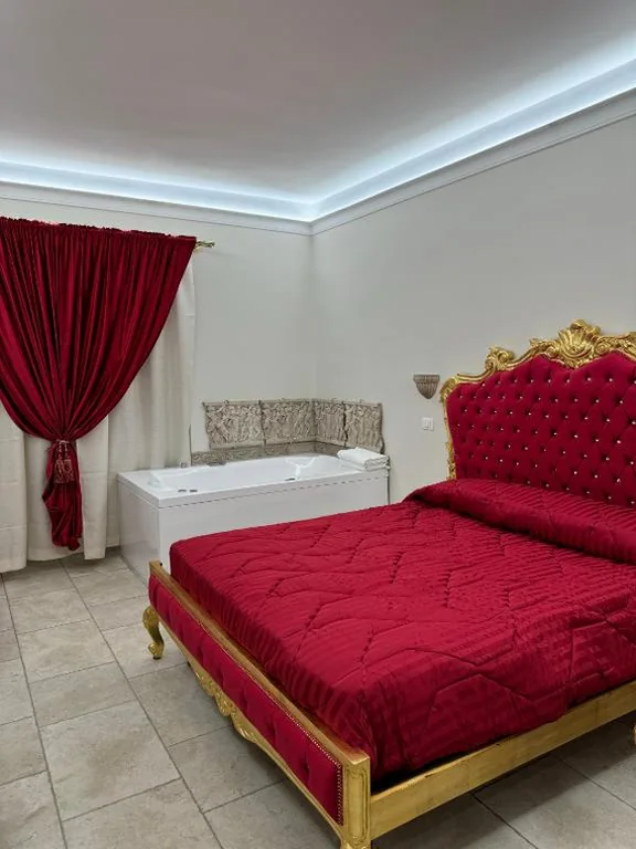 Camera King con Vasca Idromassaggio — Jacuzzi Rooms Vatican Museum