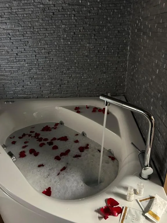 King Room with Hot Tub — La Dimora del Re