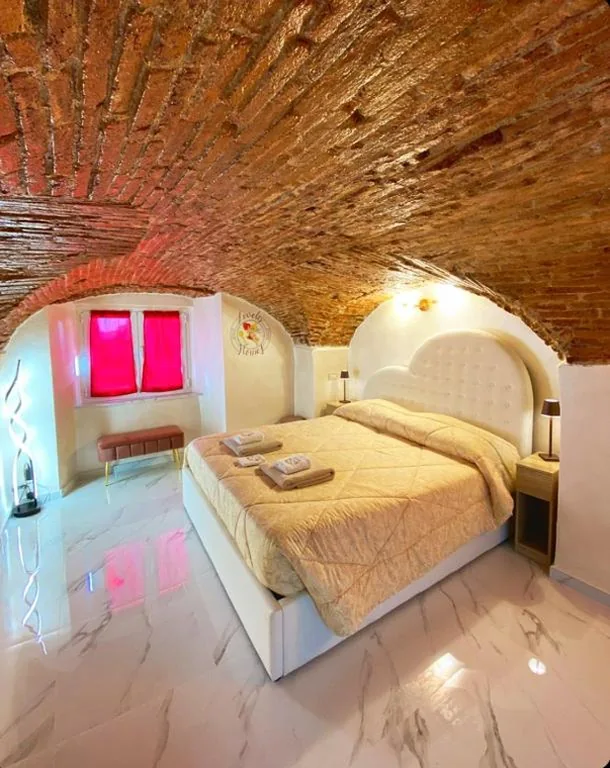 Camera King con Vasca Idromassaggio — Lovely homes