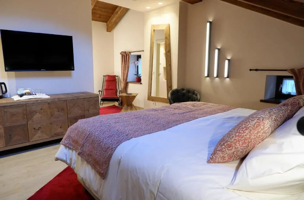 King Room with Hot Tub — Maison Bertin
