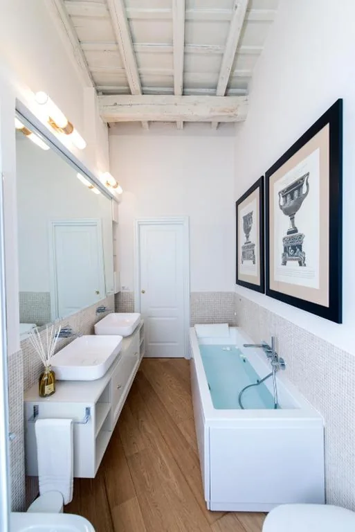 King Room with Hydromassage Tub — StarHome Pantheon
