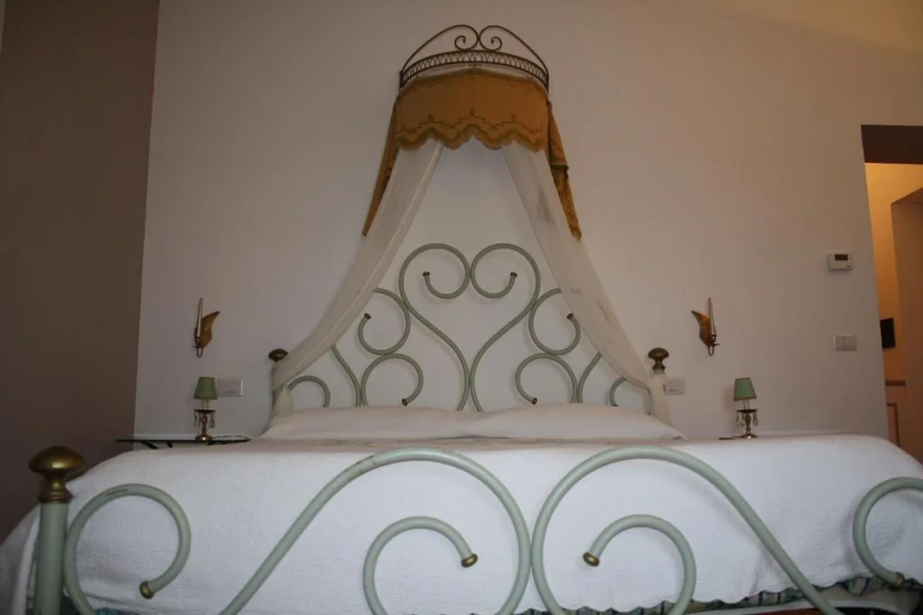 King Room with Garden View — Ippocastano B&B