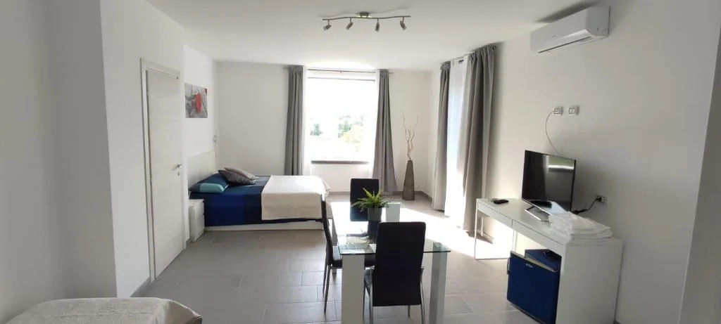 King Room with Lake View — Casa Ena