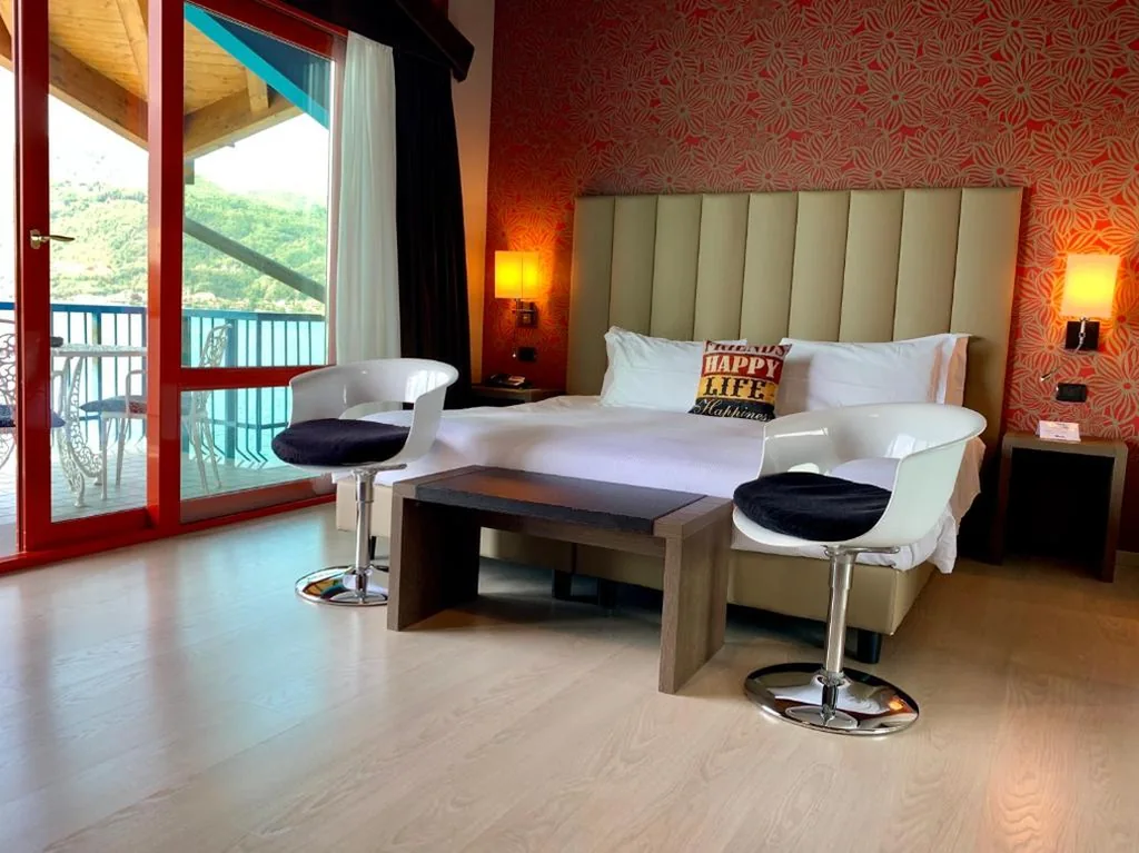 Camera King con Vista Lago — Hotel L’Approdo