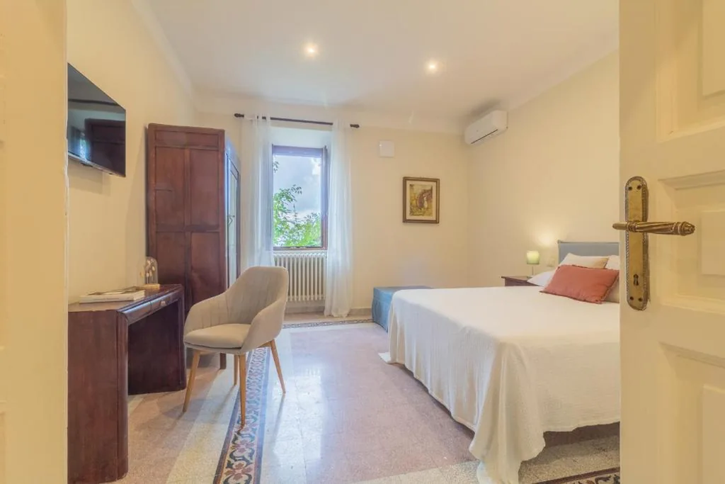 King Room with Lake View — Lake Lovers Lodge – Torripagroup
