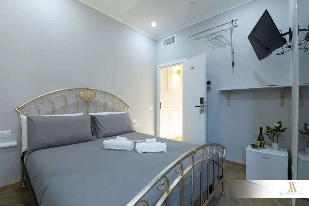 King Deluxe Room — Angelus Vaticanus Room