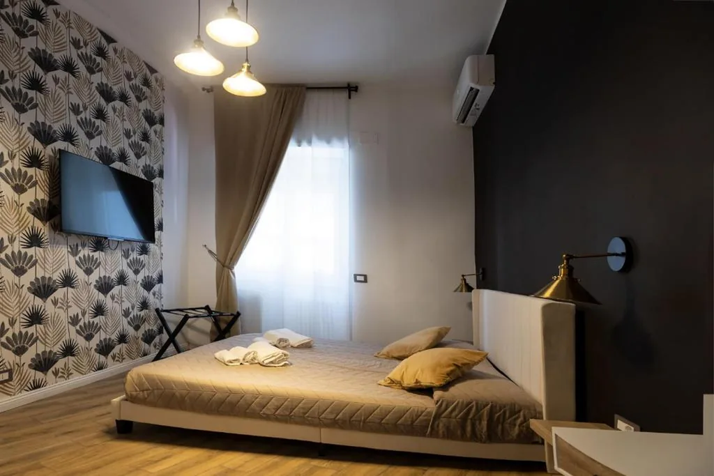 King Deluxe Room — Be Max Guest House
