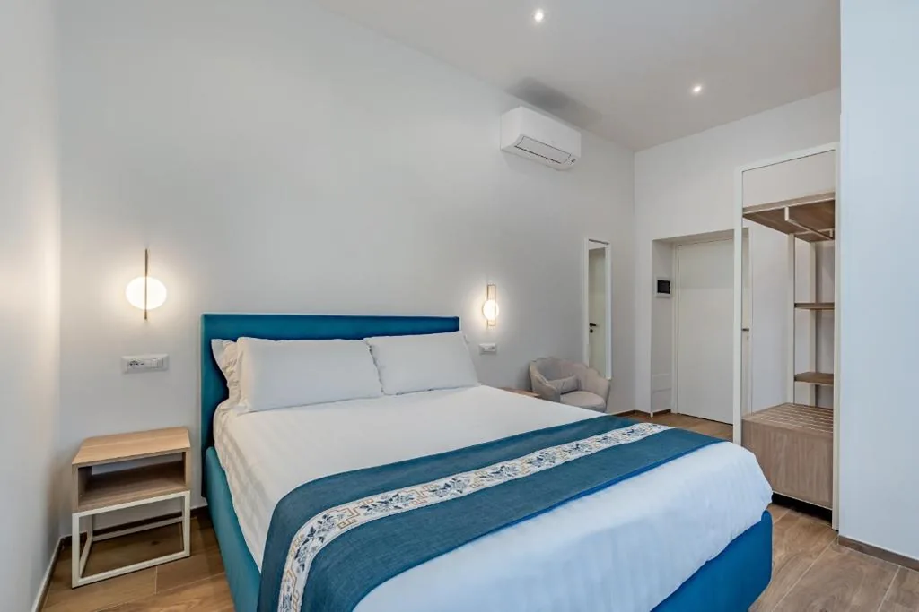 King Deluxe Room — Belltower Elegans Guest House