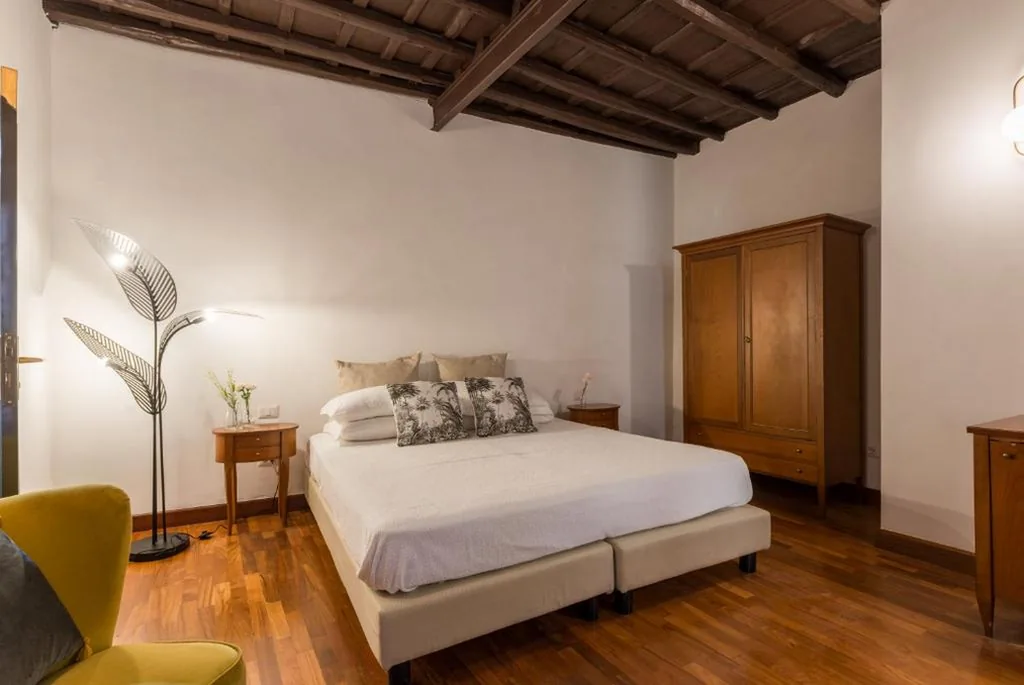 King Deluxe Room — Bernini Collection