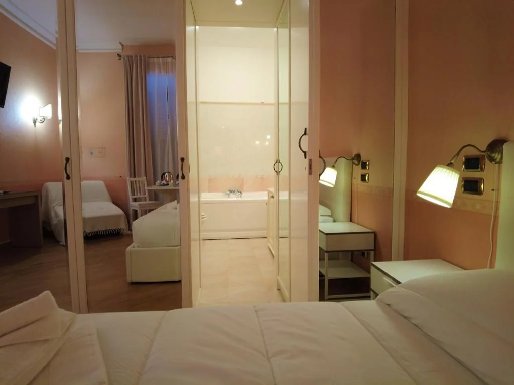 King Deluxe Room — Gardoce’s Guest House