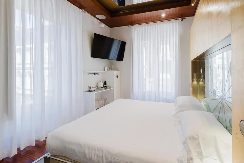 King Deluxe Room — Hotel Trecento