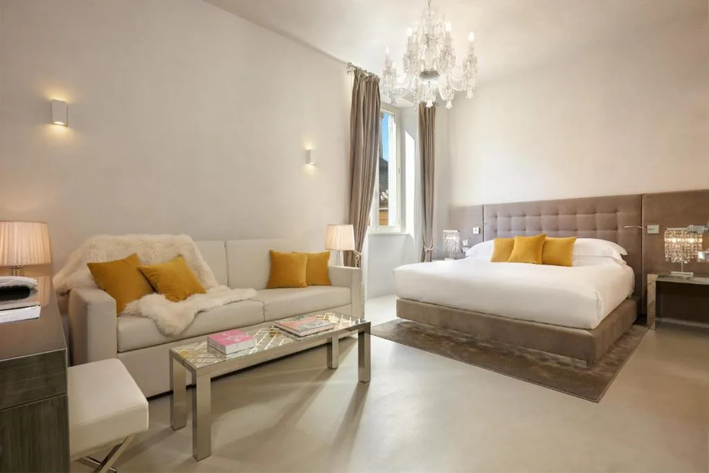 King Deluxe Room — Palazzo Nainer